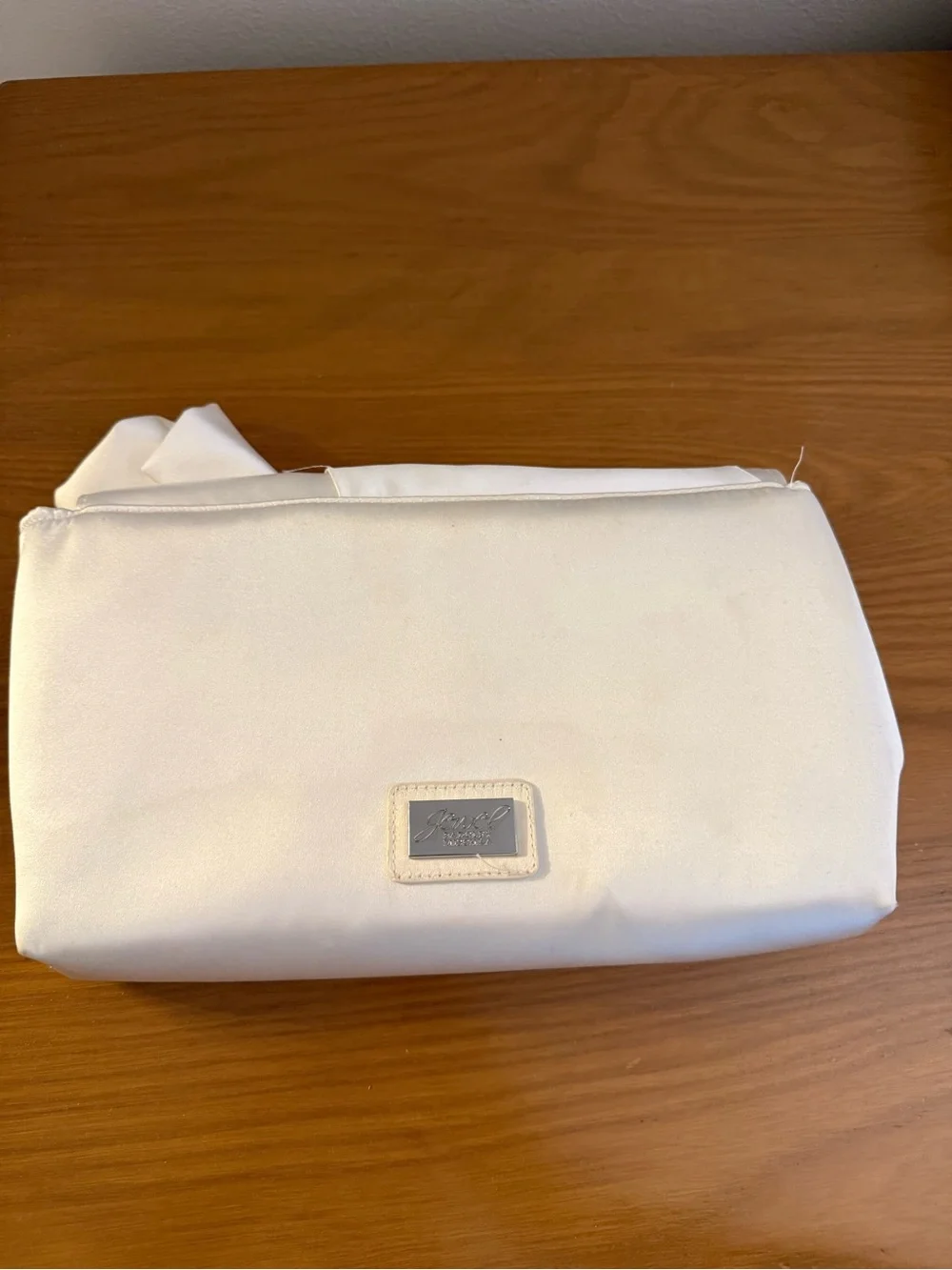 Jewel Badgley Mischka Ivory Satin Bow Clutch